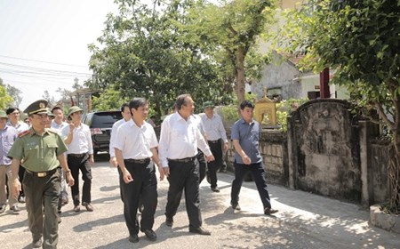 Phó Thủ tướng Thường trực Chính phủ thăm ngư dân Quảng Bình bị thiệt hại do sự cố môi trường
